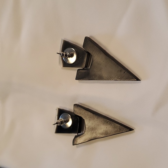 Earrings - Picture 2 of 4